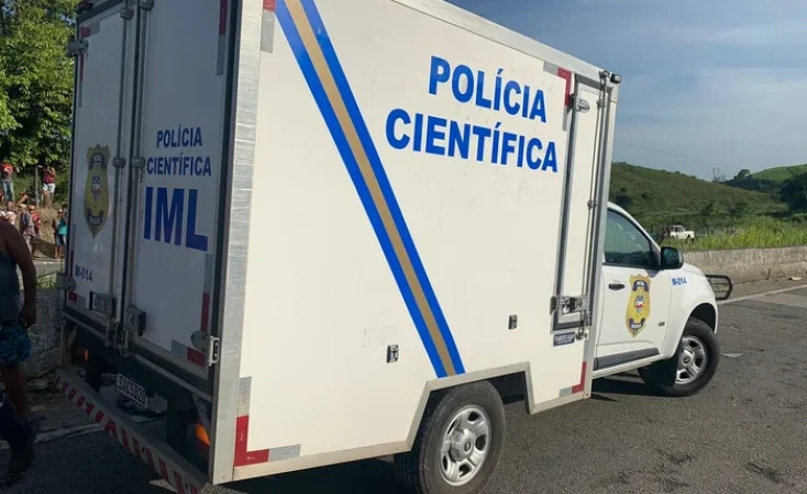 Homem é encontrado morto a tiros ao lado de motoci