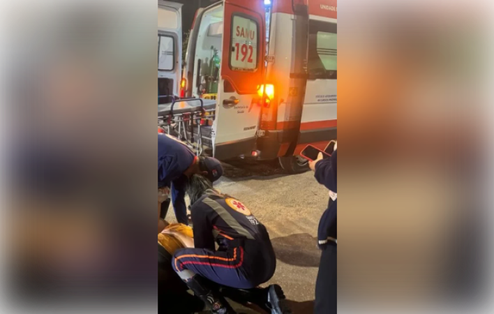 Mulher fica ferida em acidente entre carro e moto 